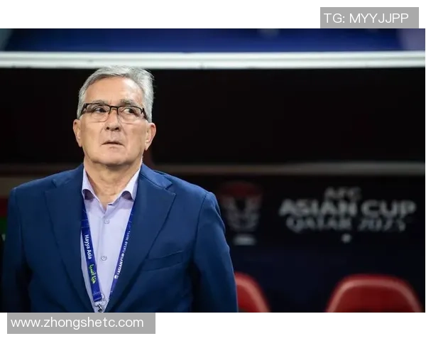 足球球星捶胸激情时刻引发热议球迷纷纷点赞并激发讨论